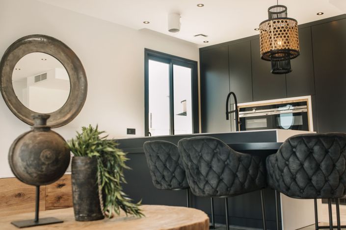 Image No.23-4 Bed Property for sale