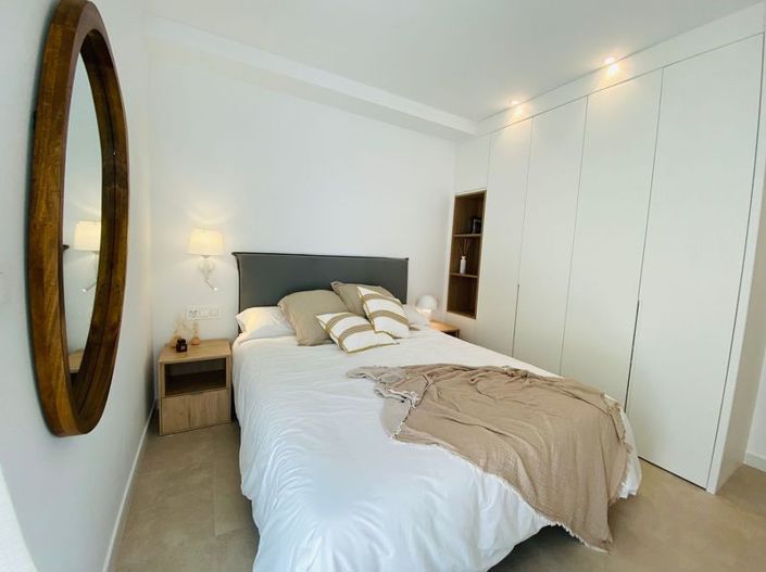 Image No.11-2 Bed Property for sale