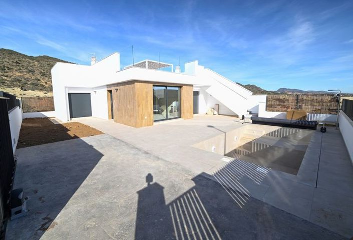 Image No.1-2 Bed Villa for sale