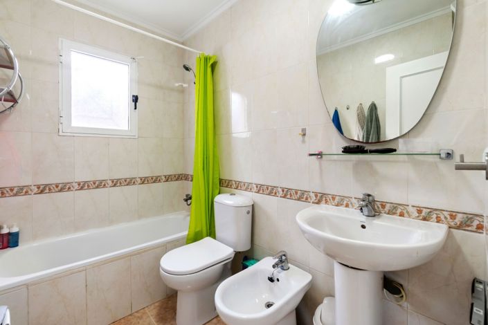 Image No.11-4 Bed Semi-Detached for sale