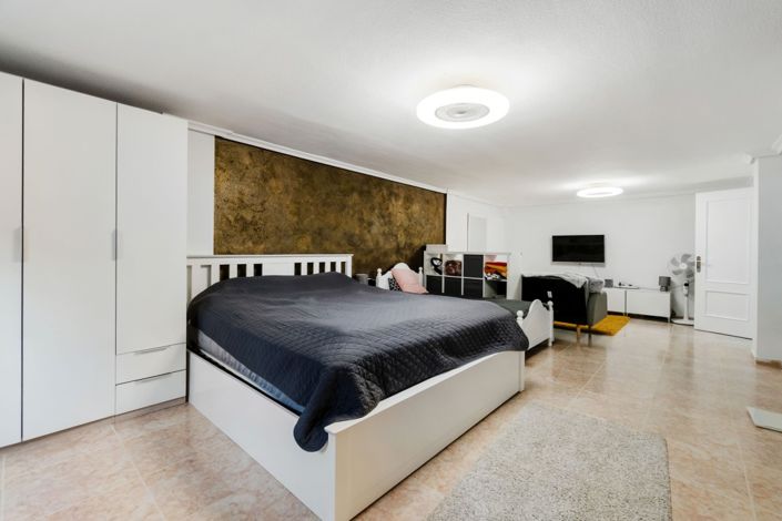 Image No.14-4 Bed Semi-Detached for sale