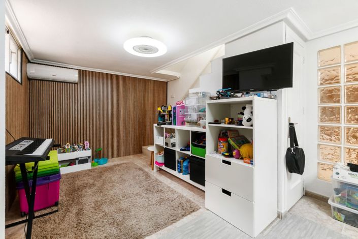 Image No.16-4 Bed Semi-Detached for sale