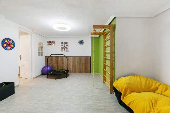 Image No.17-4 Bed Semi-Detached for sale