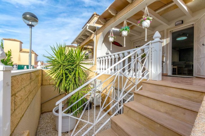 Image No.21-4 Bed Semi-Detached for sale