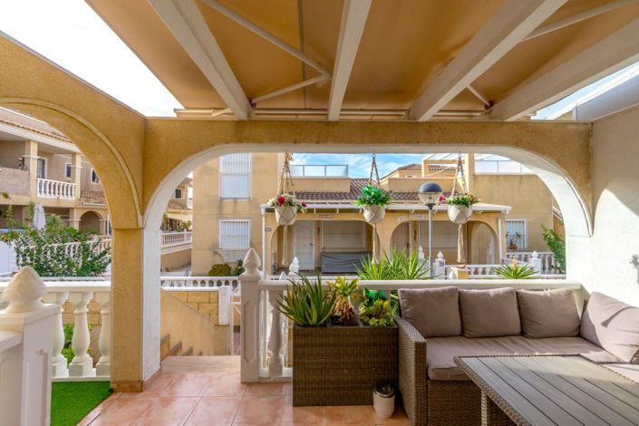 Image No.24-4 Bed Semi-Detached for sale