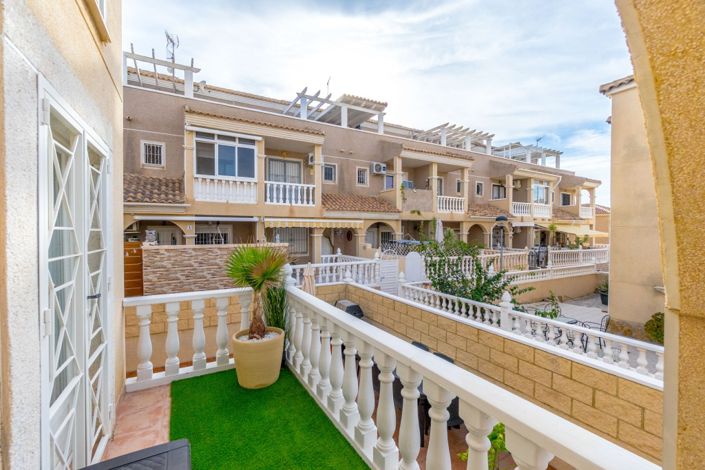 Image No.27-4 Bed Semi-Detached for sale