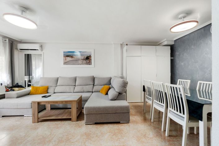 Image No.4-4 Bed Semi-Detached for sale