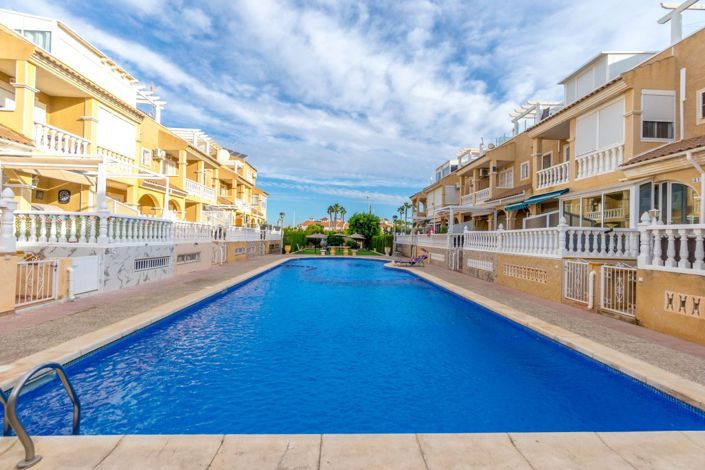 Image No.33-4 Bed Semi-Detached for sale