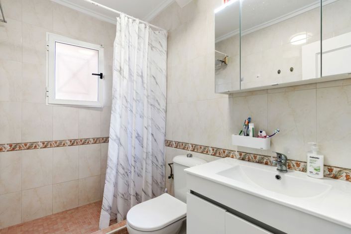 Image No.9-4 Bed Semi-Detached for sale