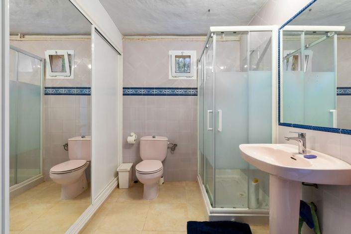 Image No.15-6 Bed Villa for sale