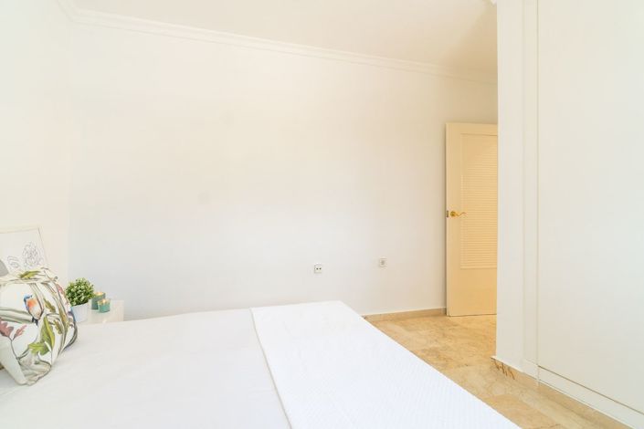 Image No.17-3 Bed Villa for sale