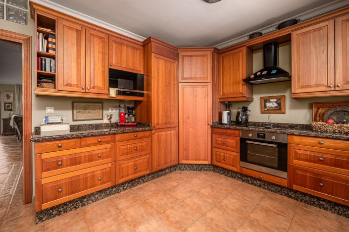 Image No.20-3 Bed Townhouse for sale