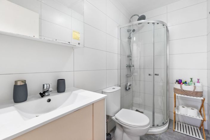 Image No.11-2 Bed Townhouse for sale