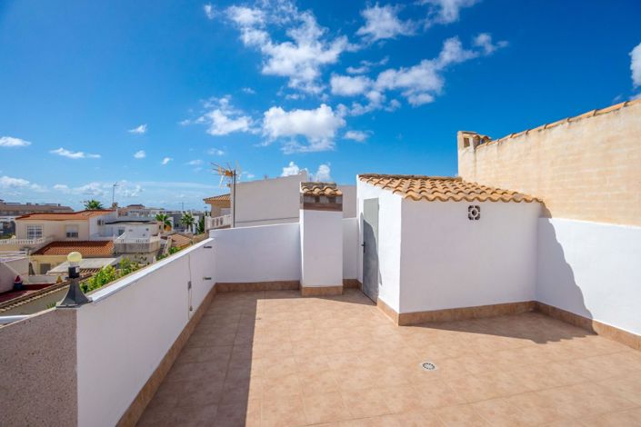 Image No.19-2 Bed Townhouse for sale