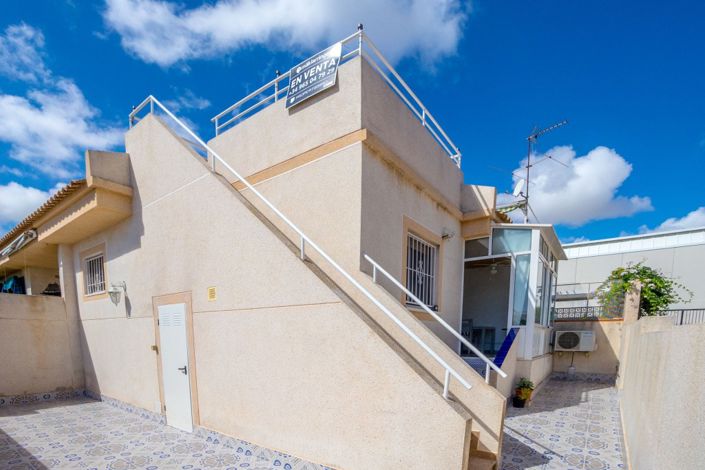 Image No.2-2 Bed Townhouse for sale