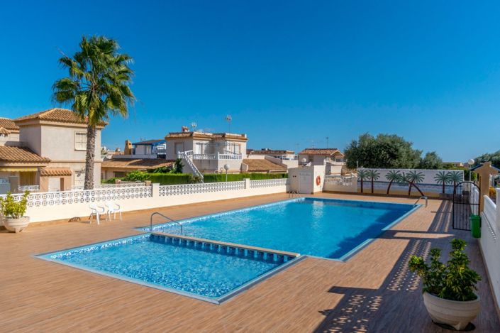 Image No.20-2 Bed Townhouse for sale