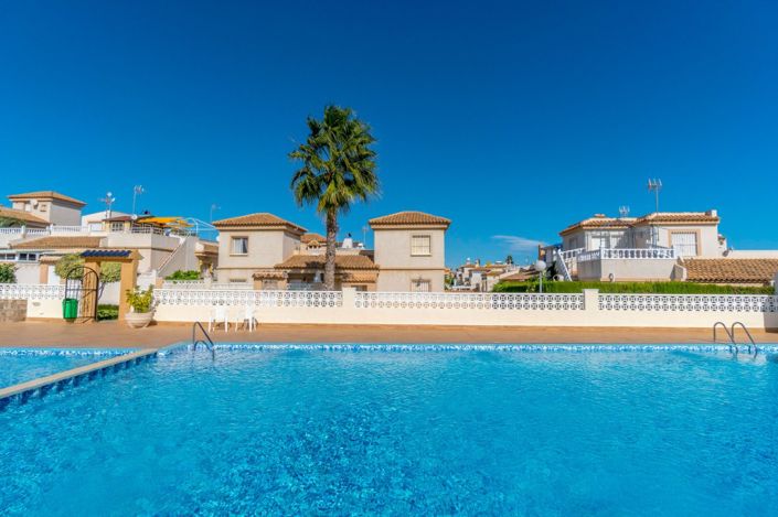 Image No.21-2 Bed Townhouse for sale