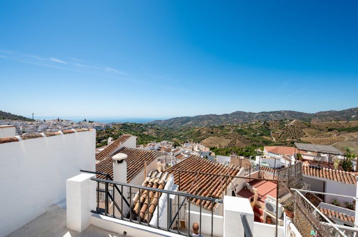 Image No.20-3 Bed Townhouse for sale