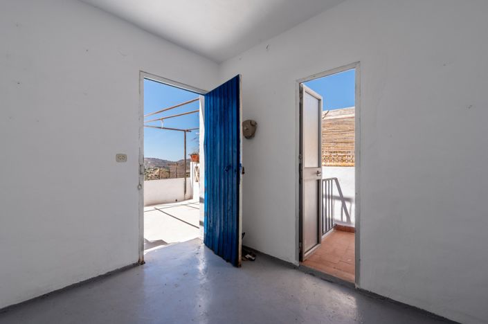 Image No.7-3 Bed Townhouse for sale