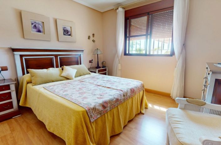 Image No.27-5 Bed Villa for sale