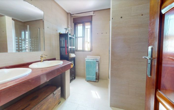 Image No.33-5 Bed Villa for sale