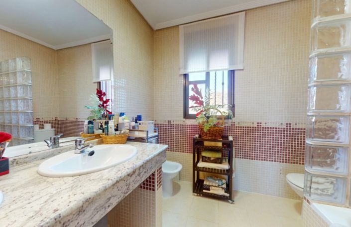 Image No.36-5 Bed Villa for sale