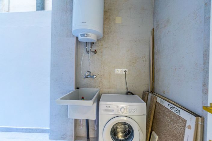 Image No.10-3 Bed Property for sale