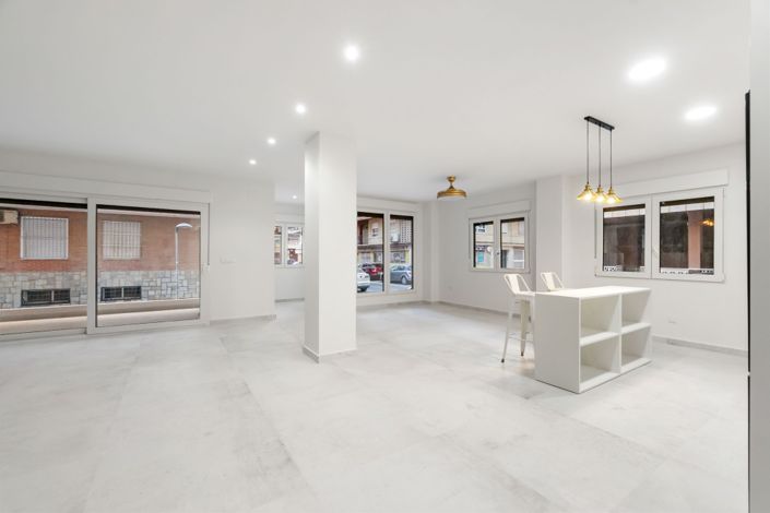 Image No.3-3 Bed Property for sale