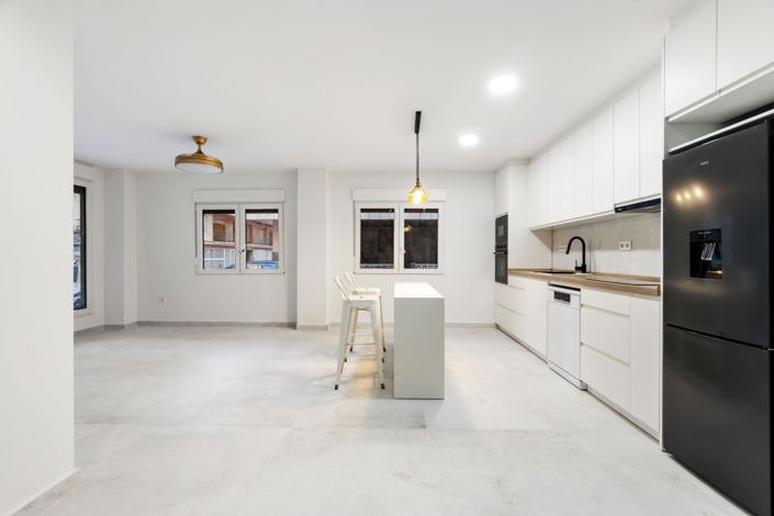 Image No.4-3 Bed Property for sale