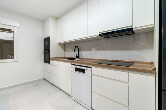 Image No.5-3 Bed Property for sale