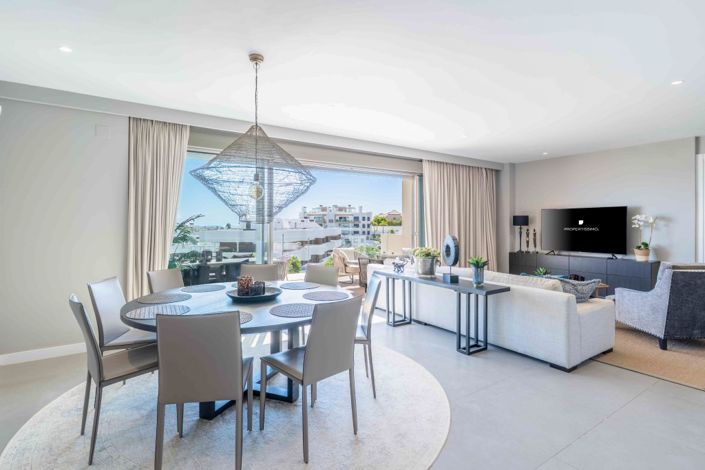 Image No.1-4 Bed Property for sale