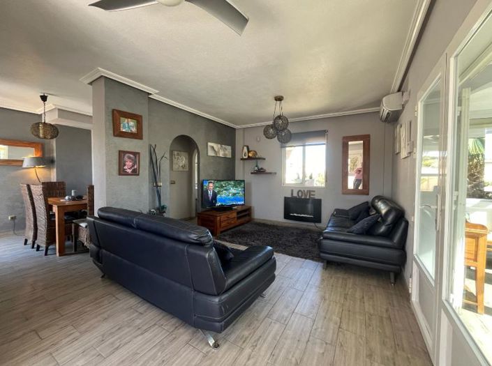 Image No.2-4 Bed Villa for sale