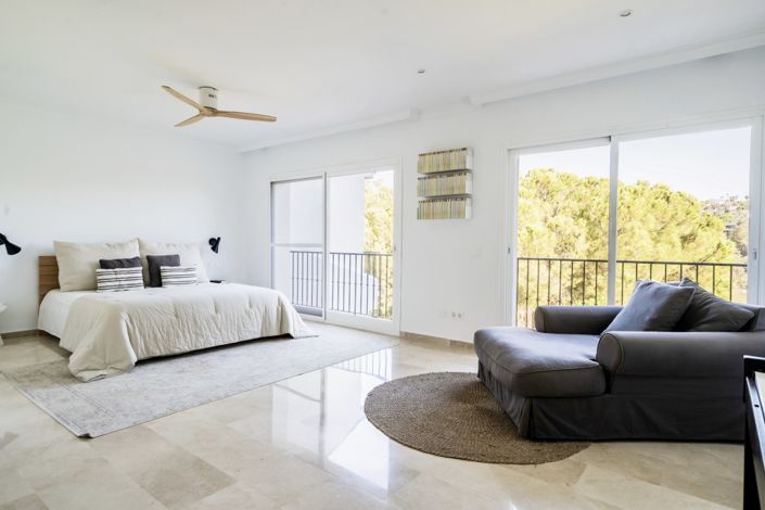 Image No.20-4 Bed Townhouse for sale