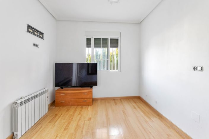 Image No.10-5 Bed Villa for sale