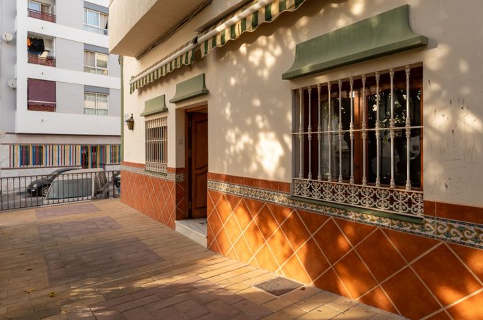 Image No.12-2 Bed Property for sale