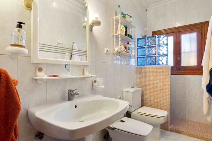 Image No.13-8 Bed Villa for sale