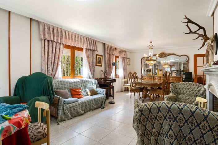 Image No.9-8 Bed Villa for sale