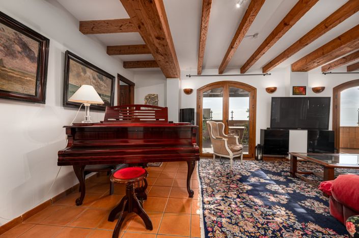 Image No.12-3 Bed Property for sale