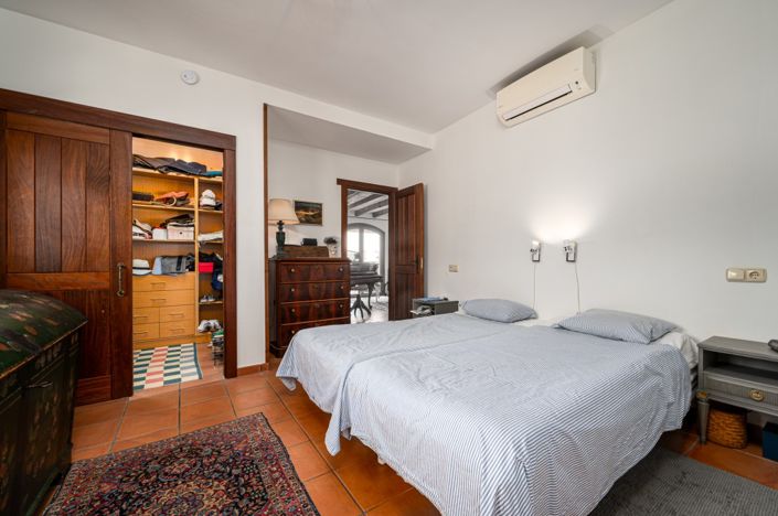 Image No.14-3 Bed Property for sale