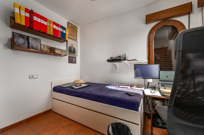 Image No.25-3 Bed Property for sale