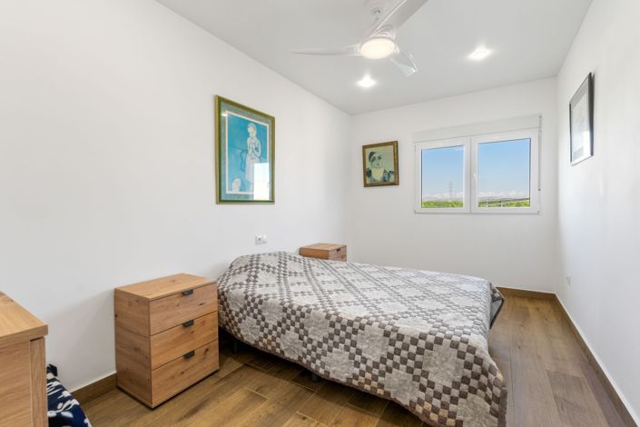 Image No.19-6 Bed Property for sale