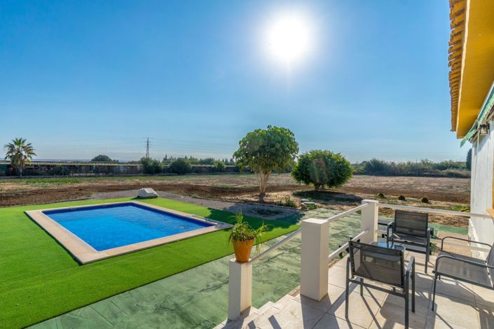 Image No.2-6 Bed Property for sale