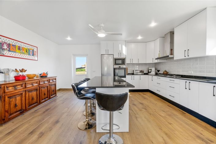 Image No.21-6 Bed Property for sale