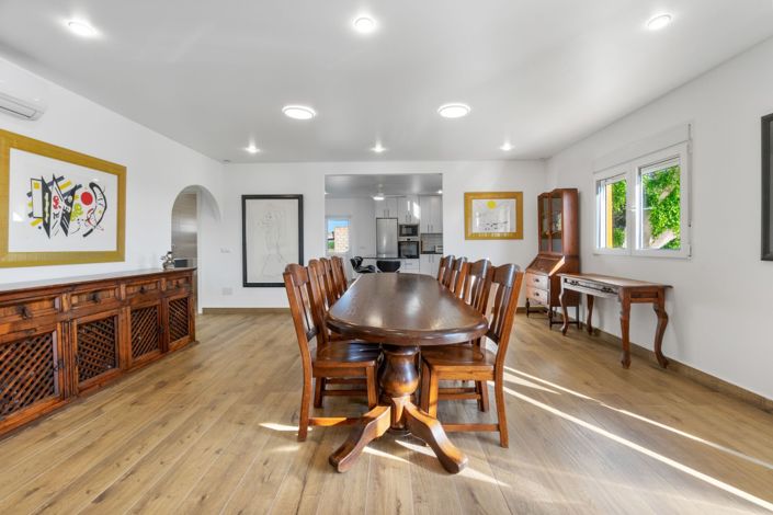 Image No.25-6 Bed Property for sale