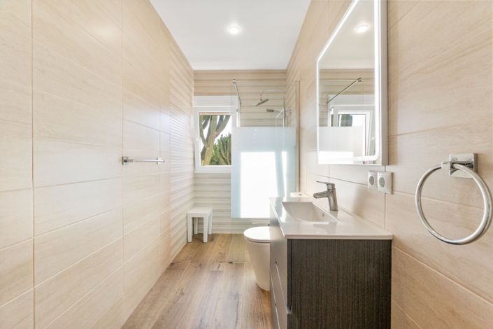 Image No.7-6 Bed Property for sale