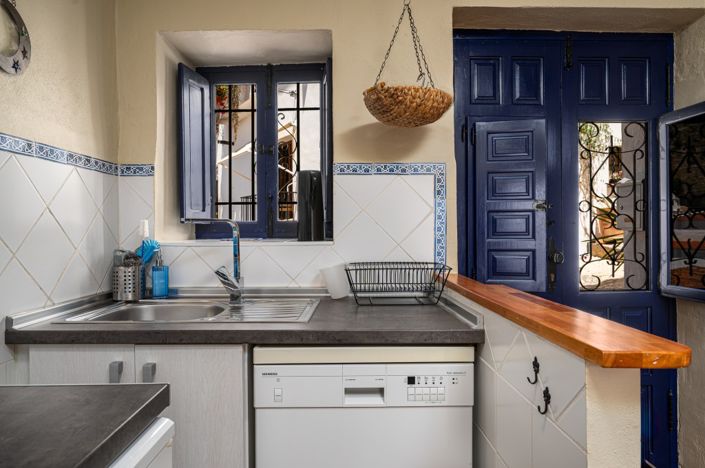 Image No.16-2 Bed Townhouse for sale