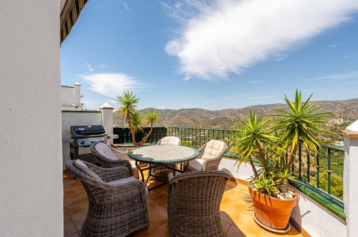 Image No.3-4 Bed Villa for sale