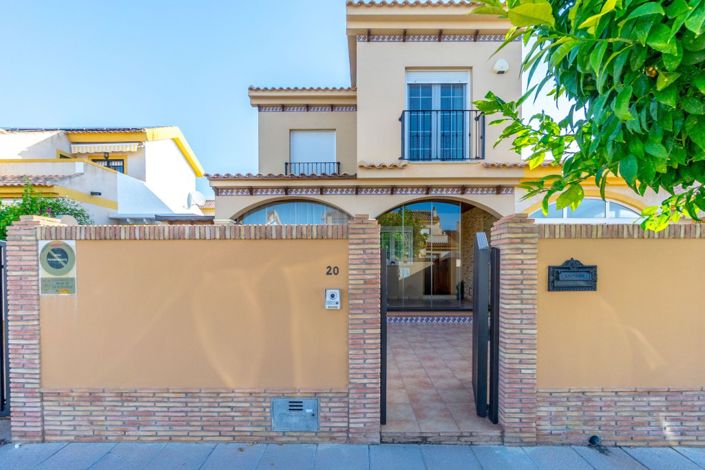 Image No.1-3 Bed Villa for sale