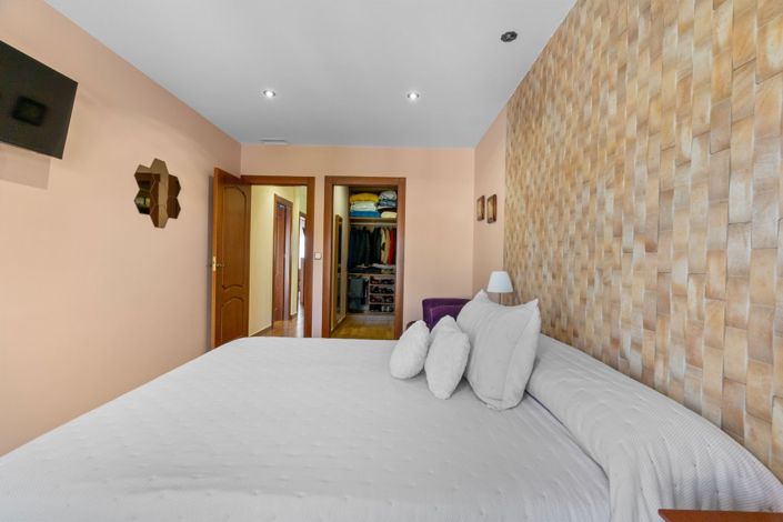 Image No.26-3 Bed Villa for sale