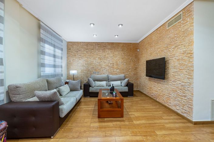 Image No.8-3 Bed Villa for sale